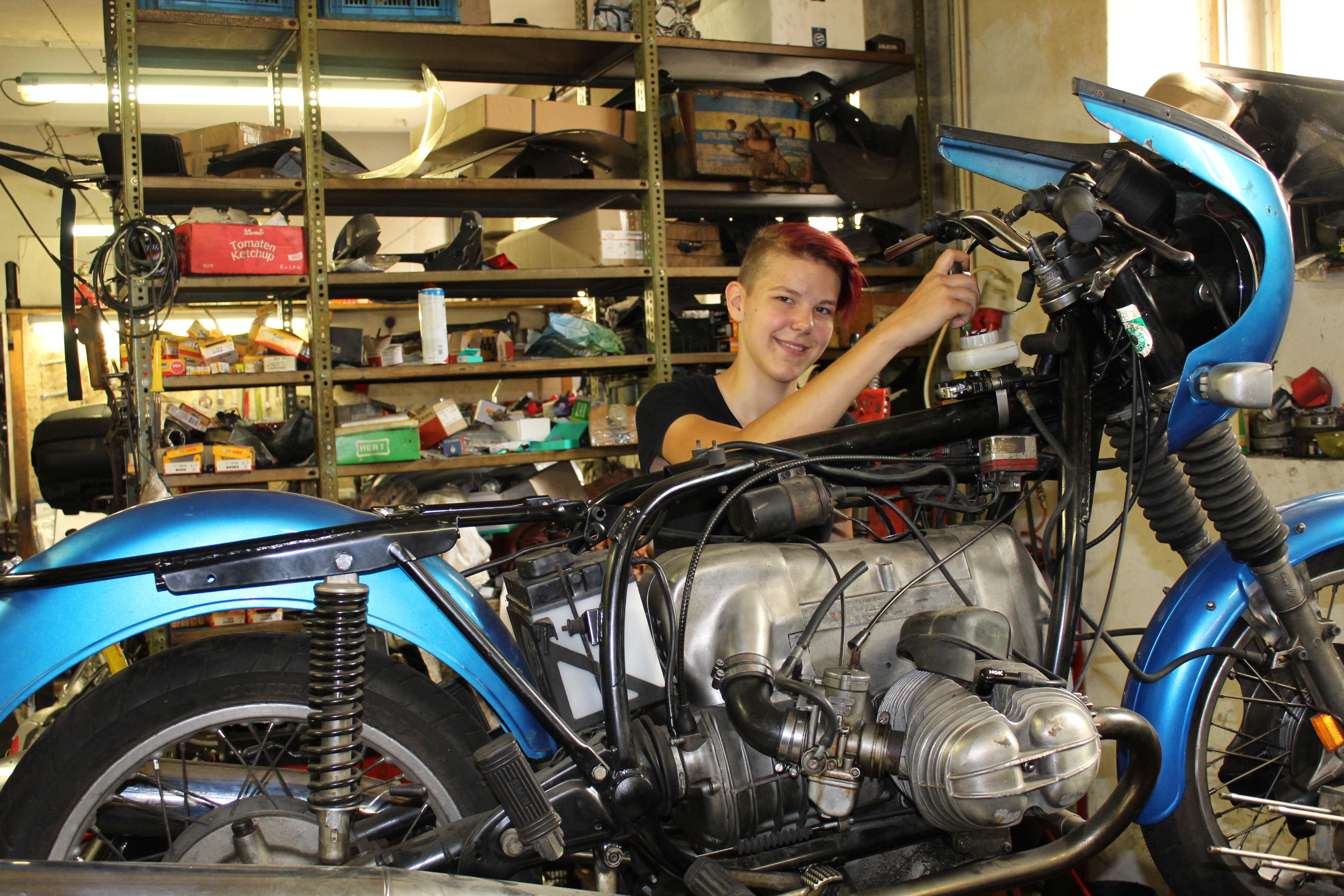 KFZ Technikerin bei 2rad Schmidtmayr